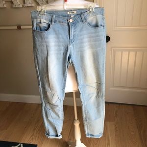 Women’s - Light Washed Jean Capris